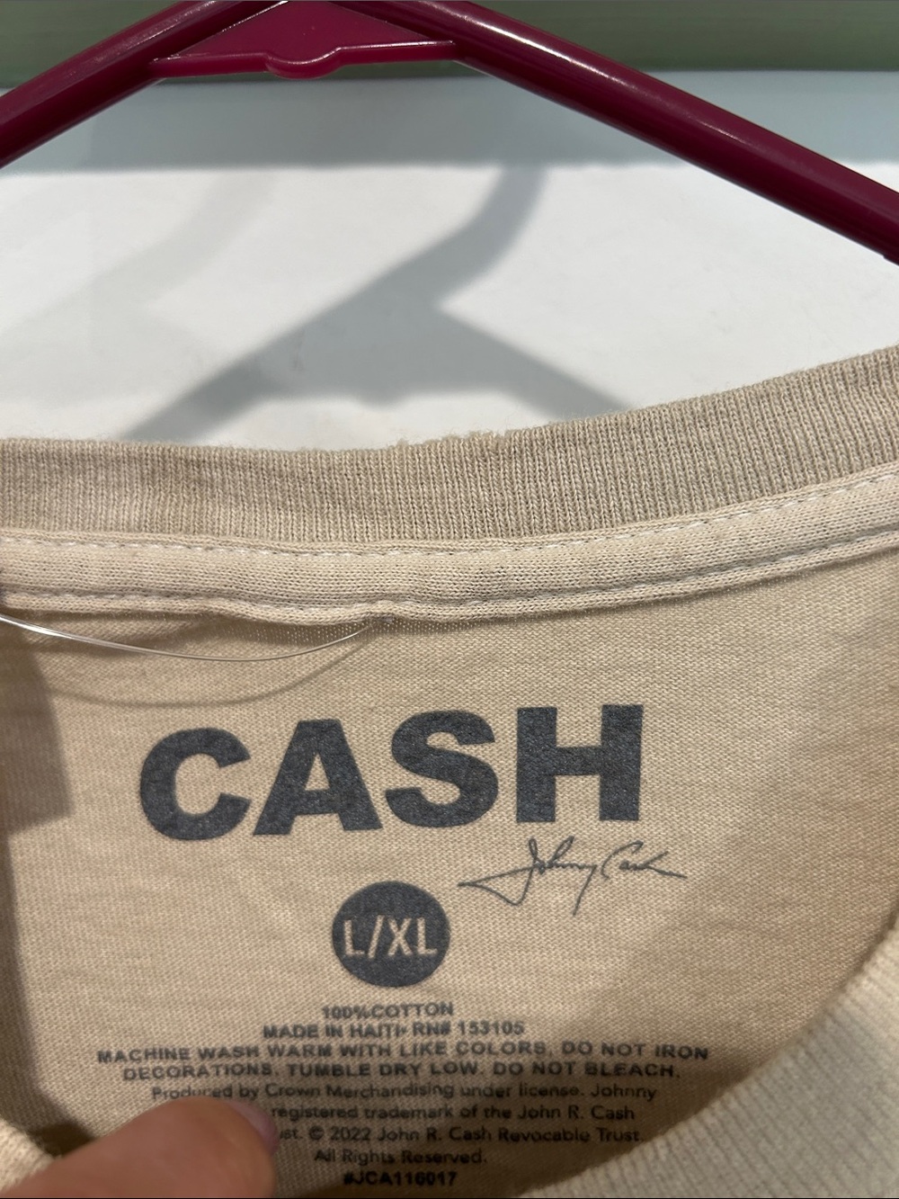 Johnny CASH man in black Beige Short-Sleeve Graphic Tee men’s large / XL new - Picture 3 of 6